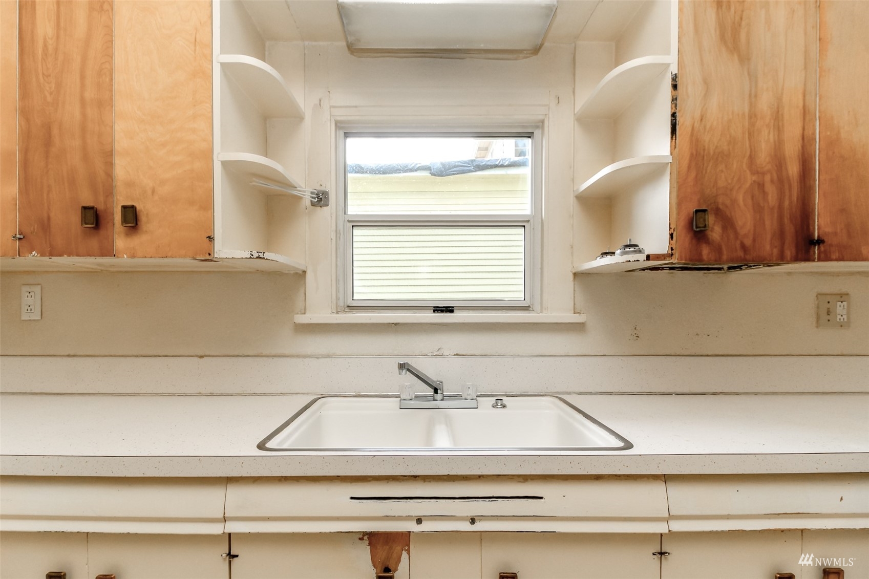 911 S Ainsworth Avenue