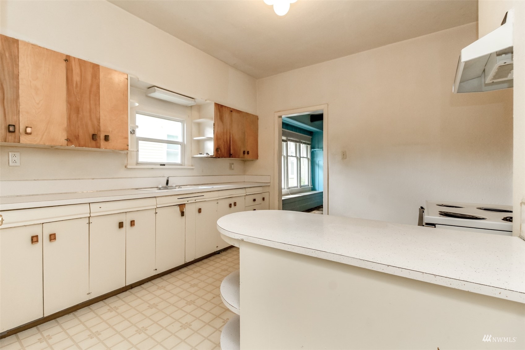 911 S Ainsworth Avenue