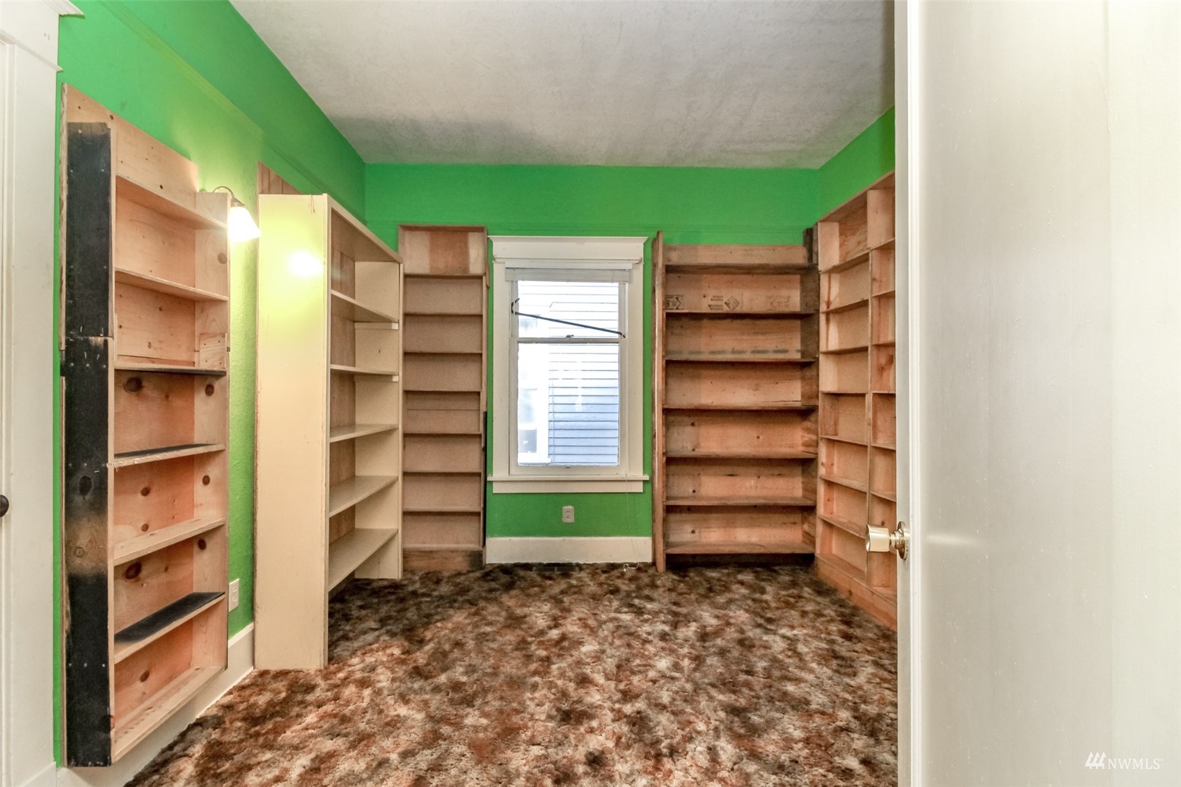 911 S Ainsworth Avenue