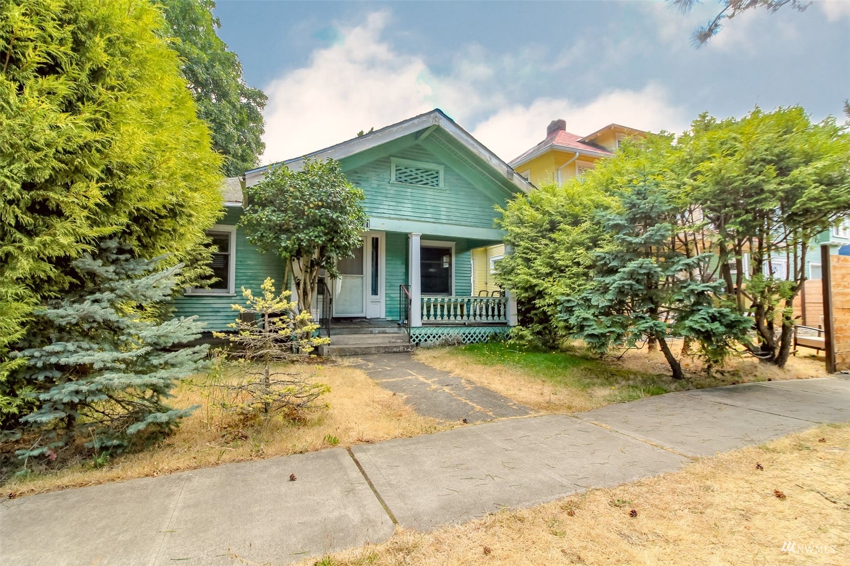 911 S Ainsworth Avenue