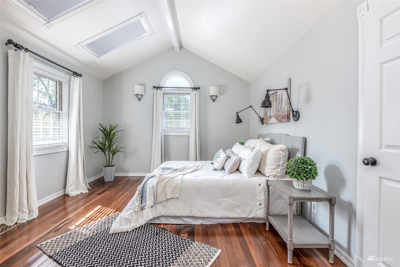 909 N Sheridan Avenue