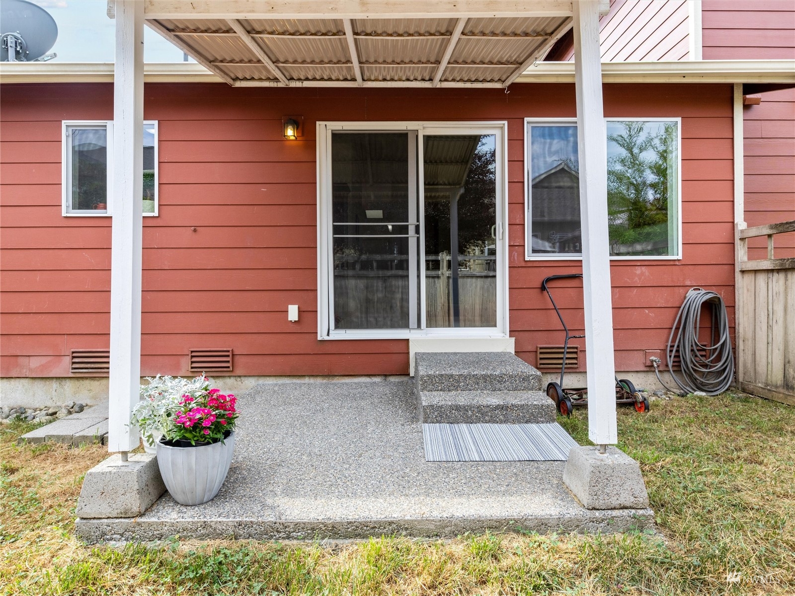 4246 Roxanna Loop SE