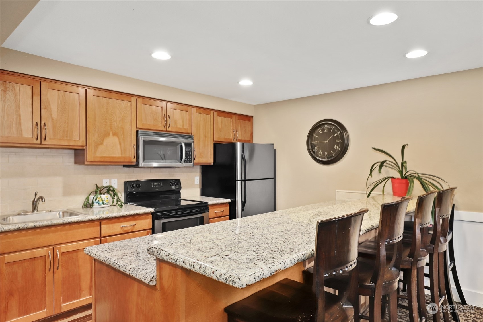 25 N Broadway Street #304