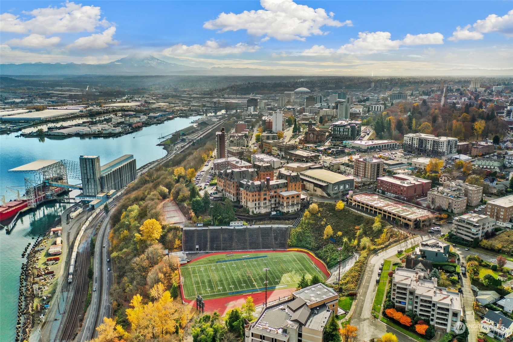 25 N Broadway Street #304