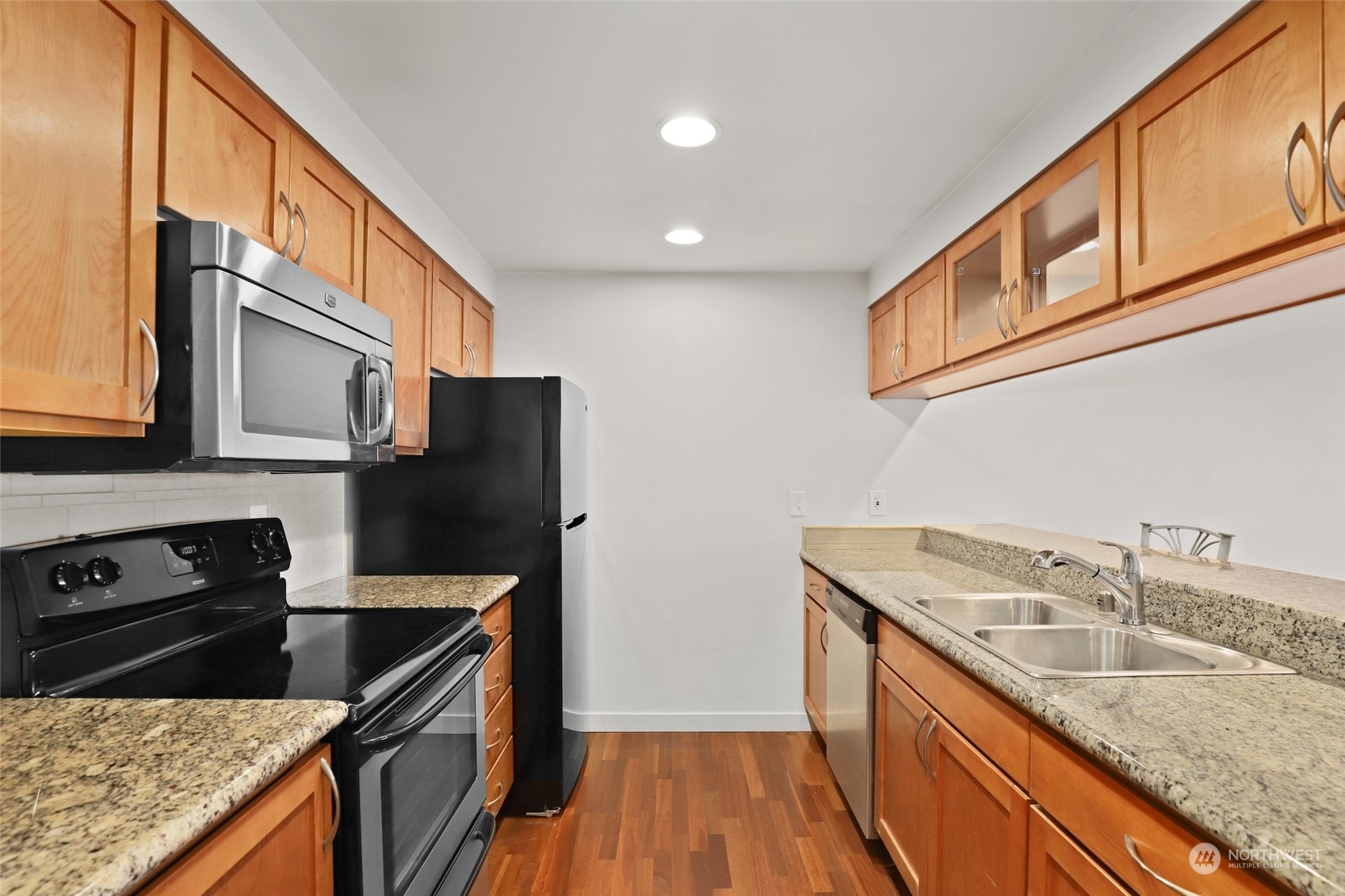 25 N Broadway Street #304