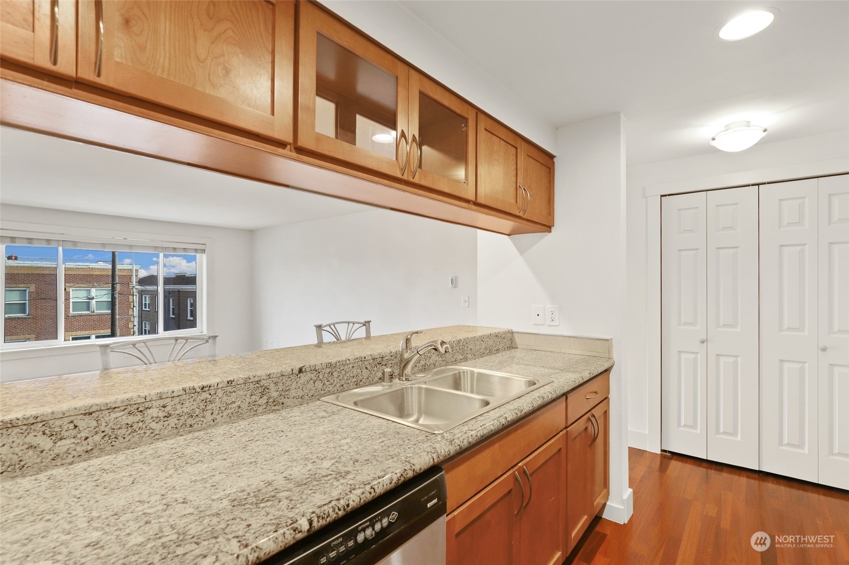 25 N Broadway Street #304