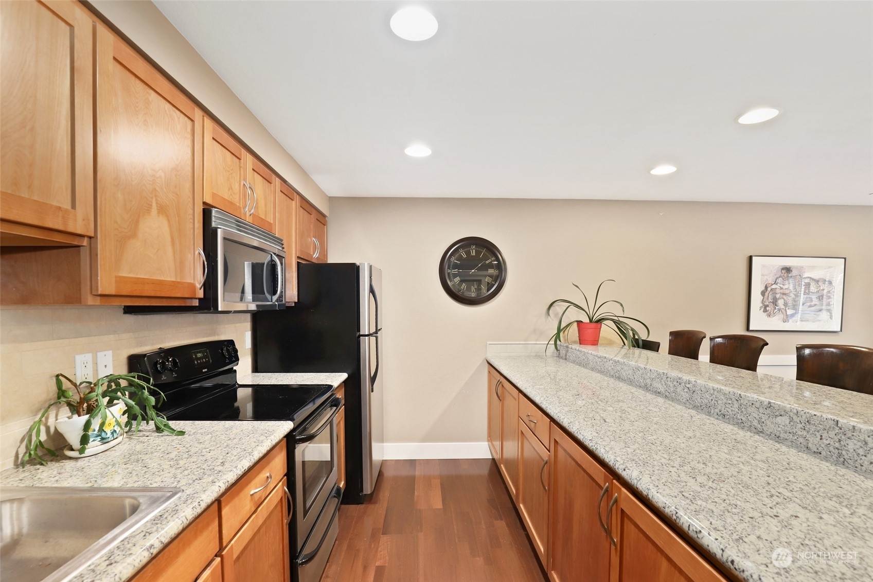 25 N Broadway Street #304