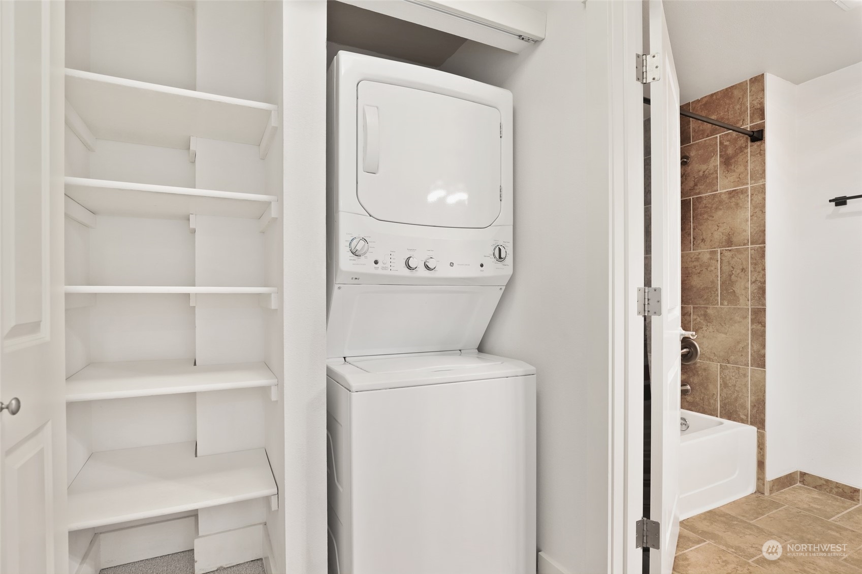 25 N Broadway Street #304