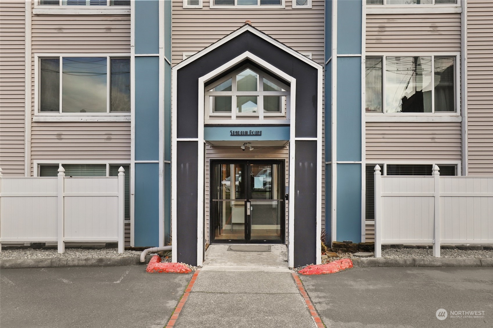 25 N Broadway Street #304