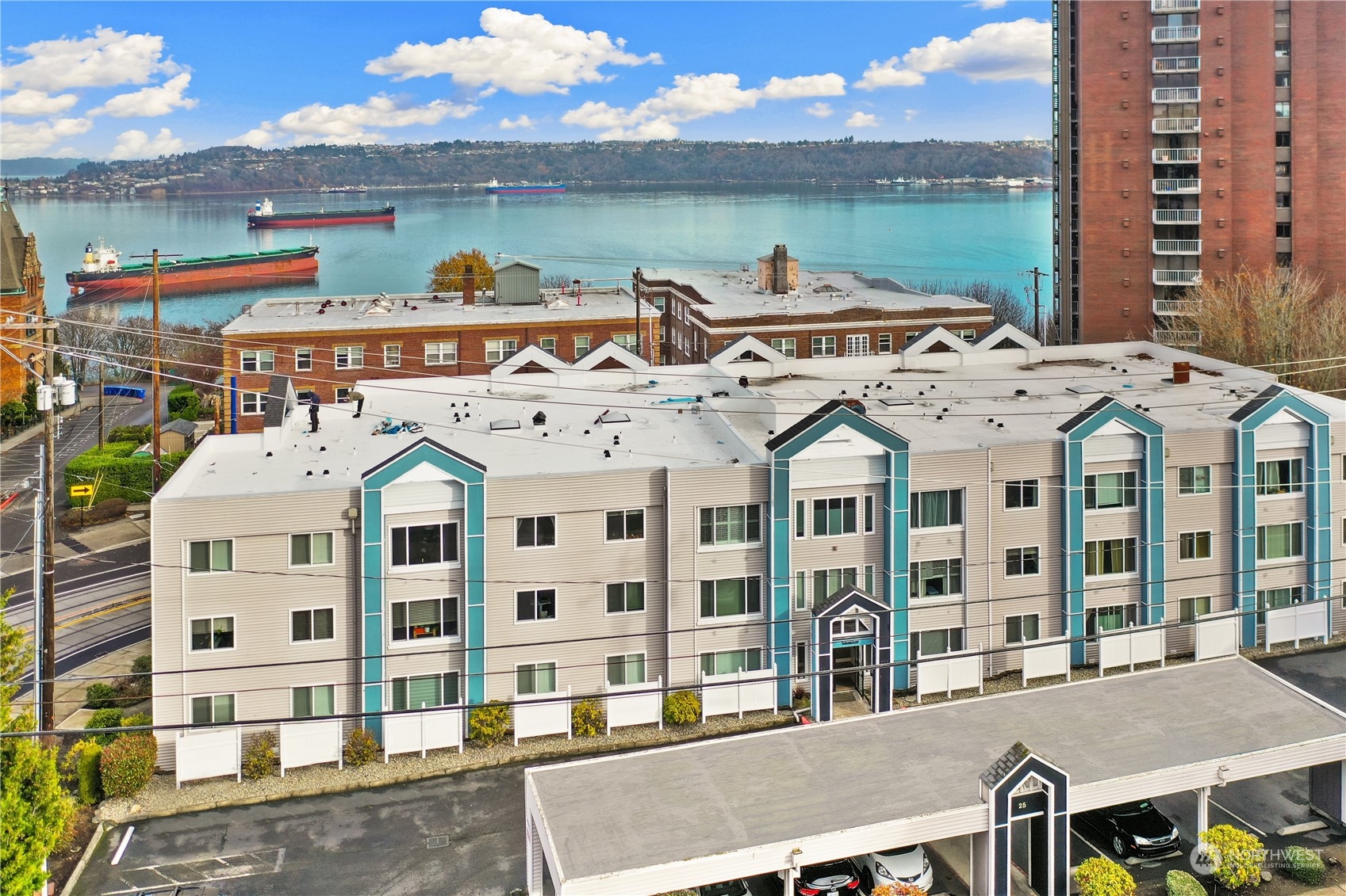 25 N Broadway Street #304