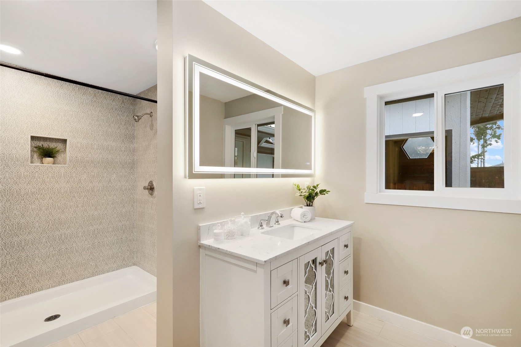 4206 N Winnifred Street