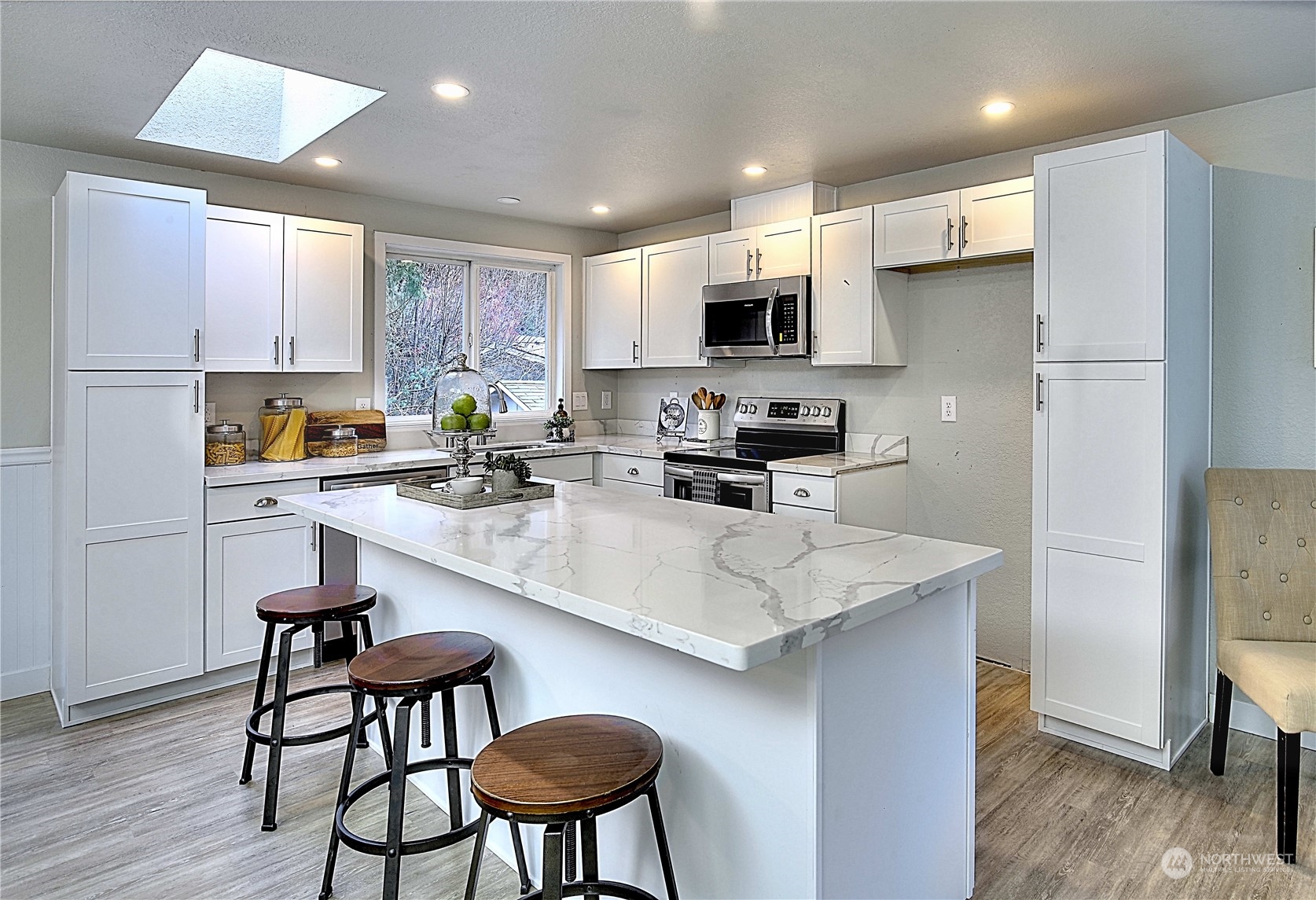 9716 Overlook Drive NW