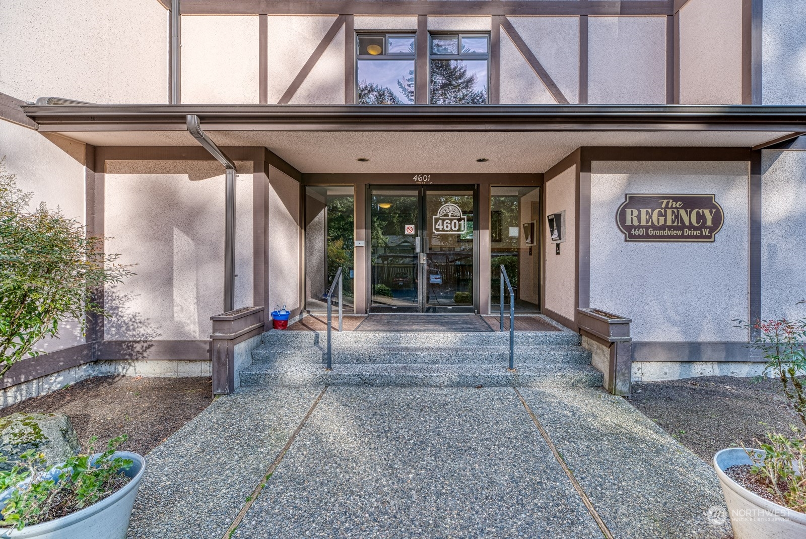 4601 Grandview Drive W #R212