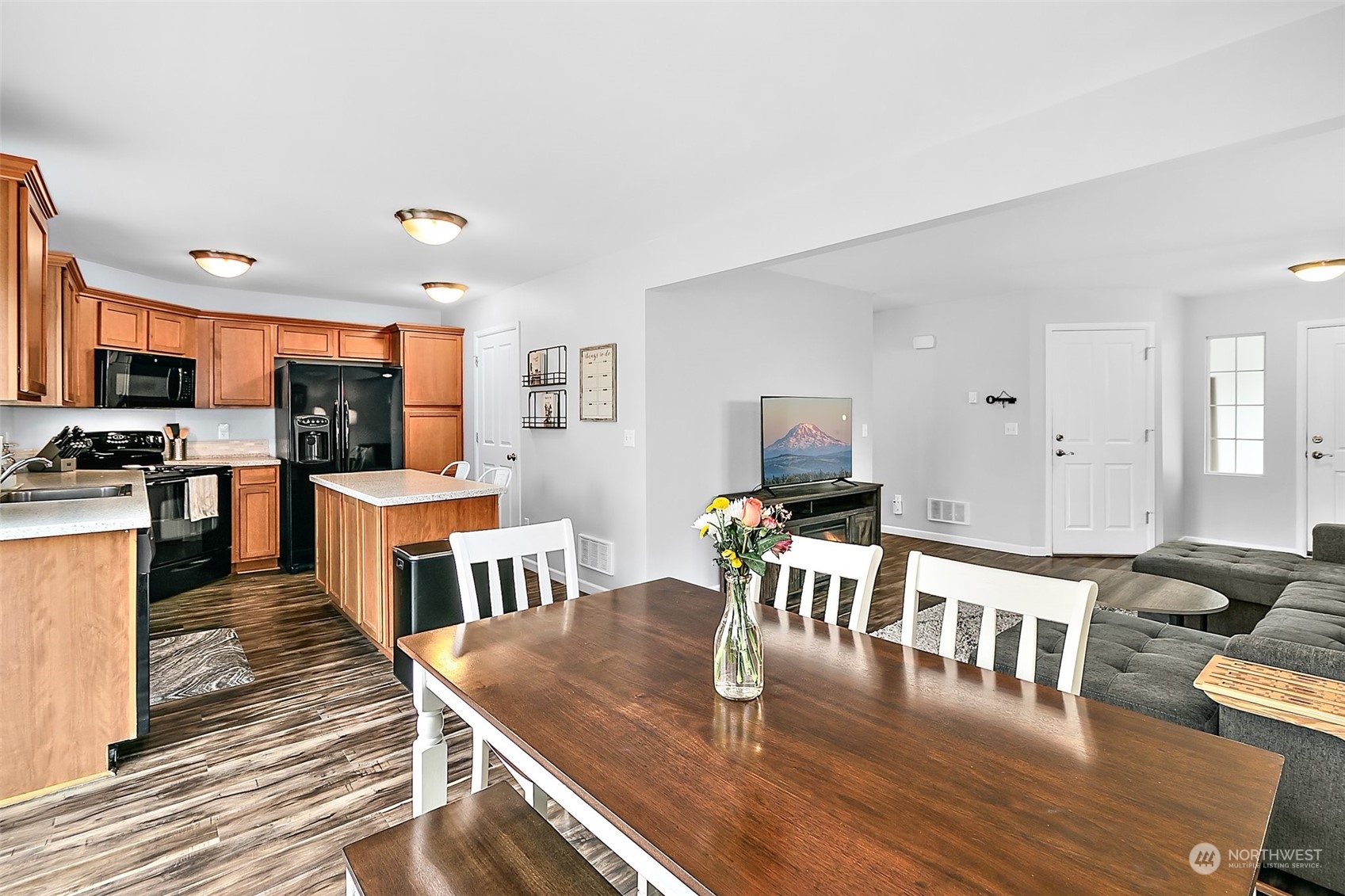 3533 Surrey Drive NE