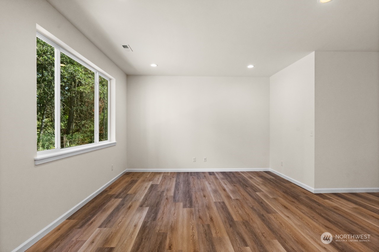 709 153rd Street Ct E