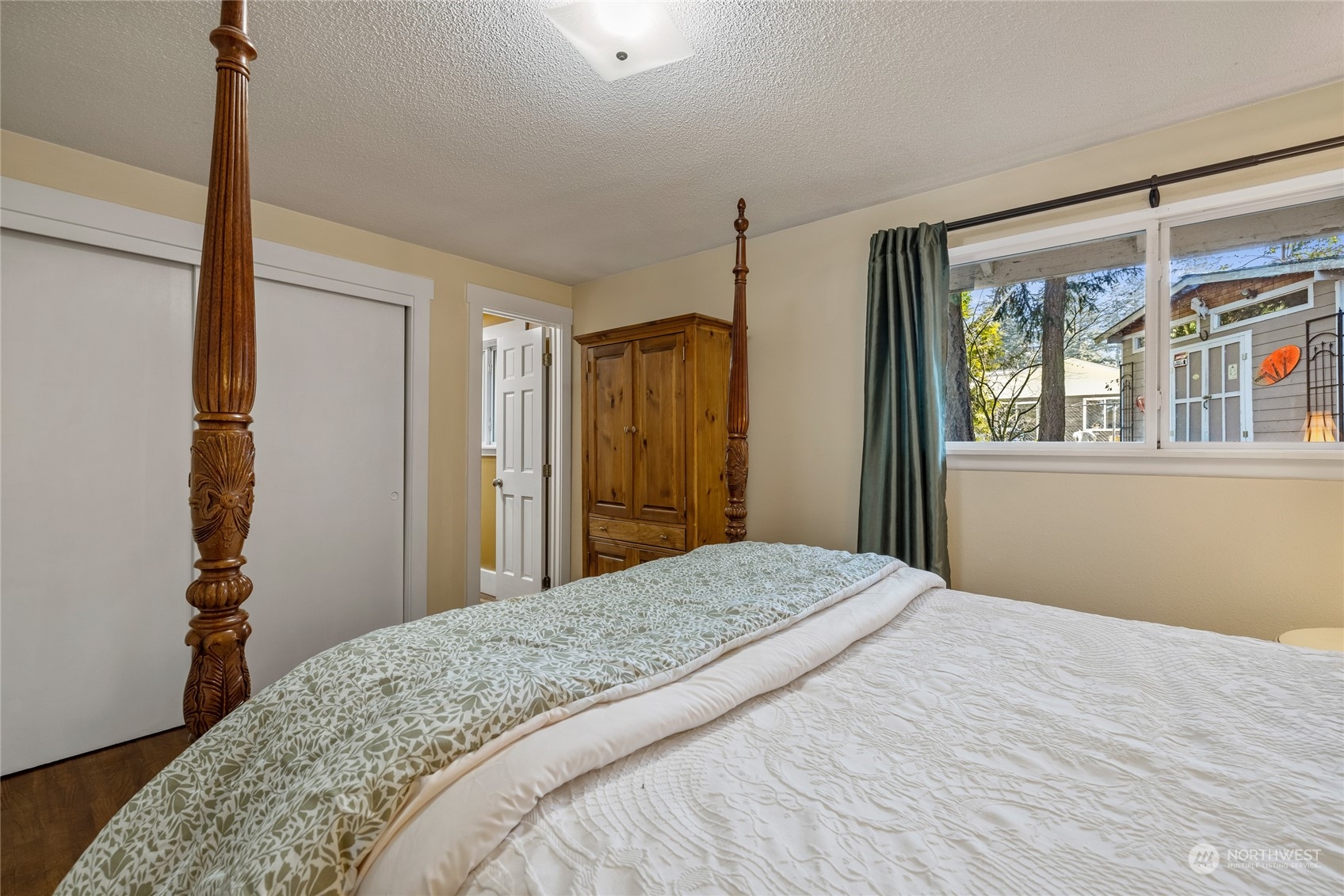 10123 Superior Street SW