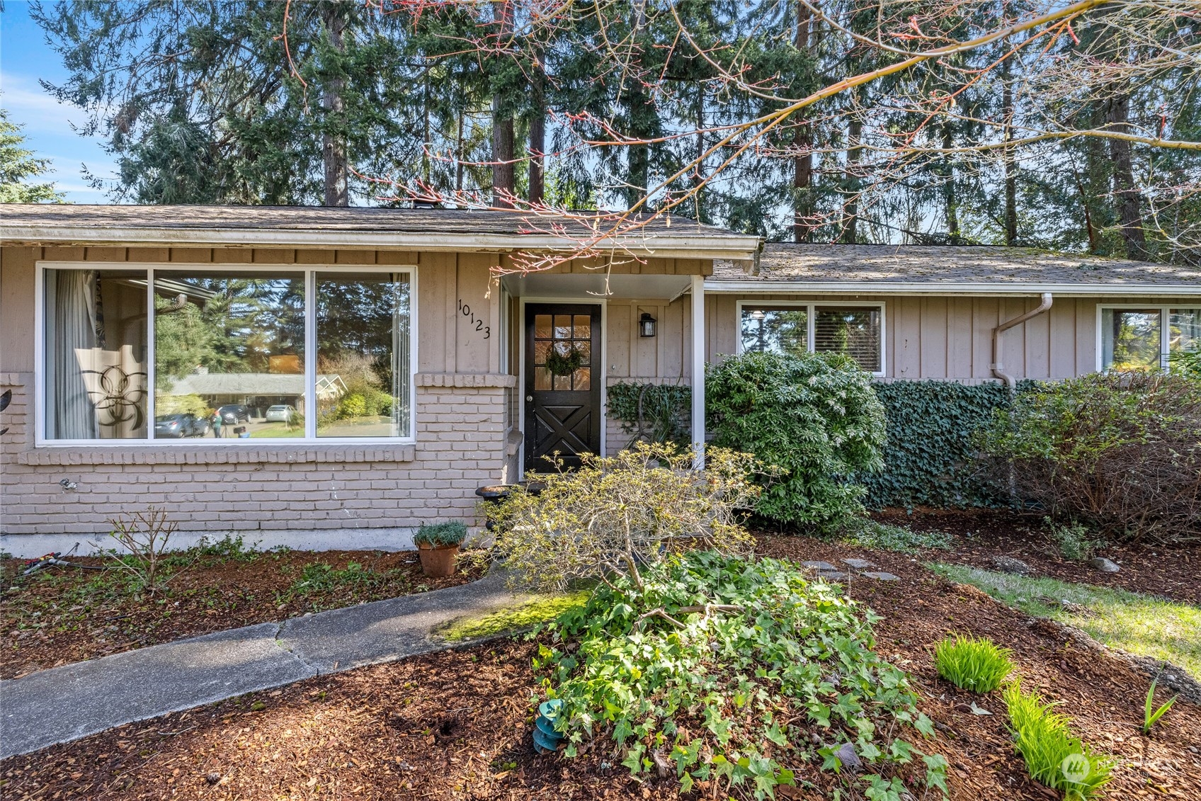 10123 Superior Street SW