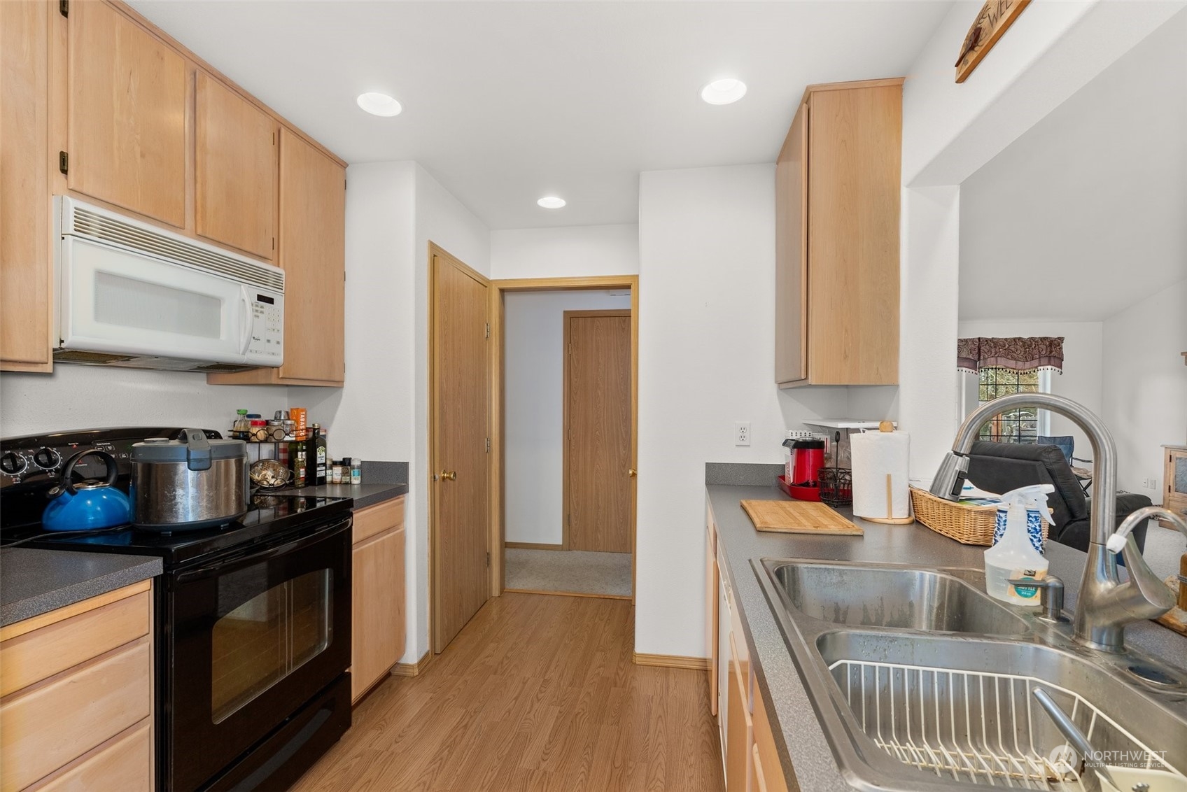 895 Catala Avenue SE