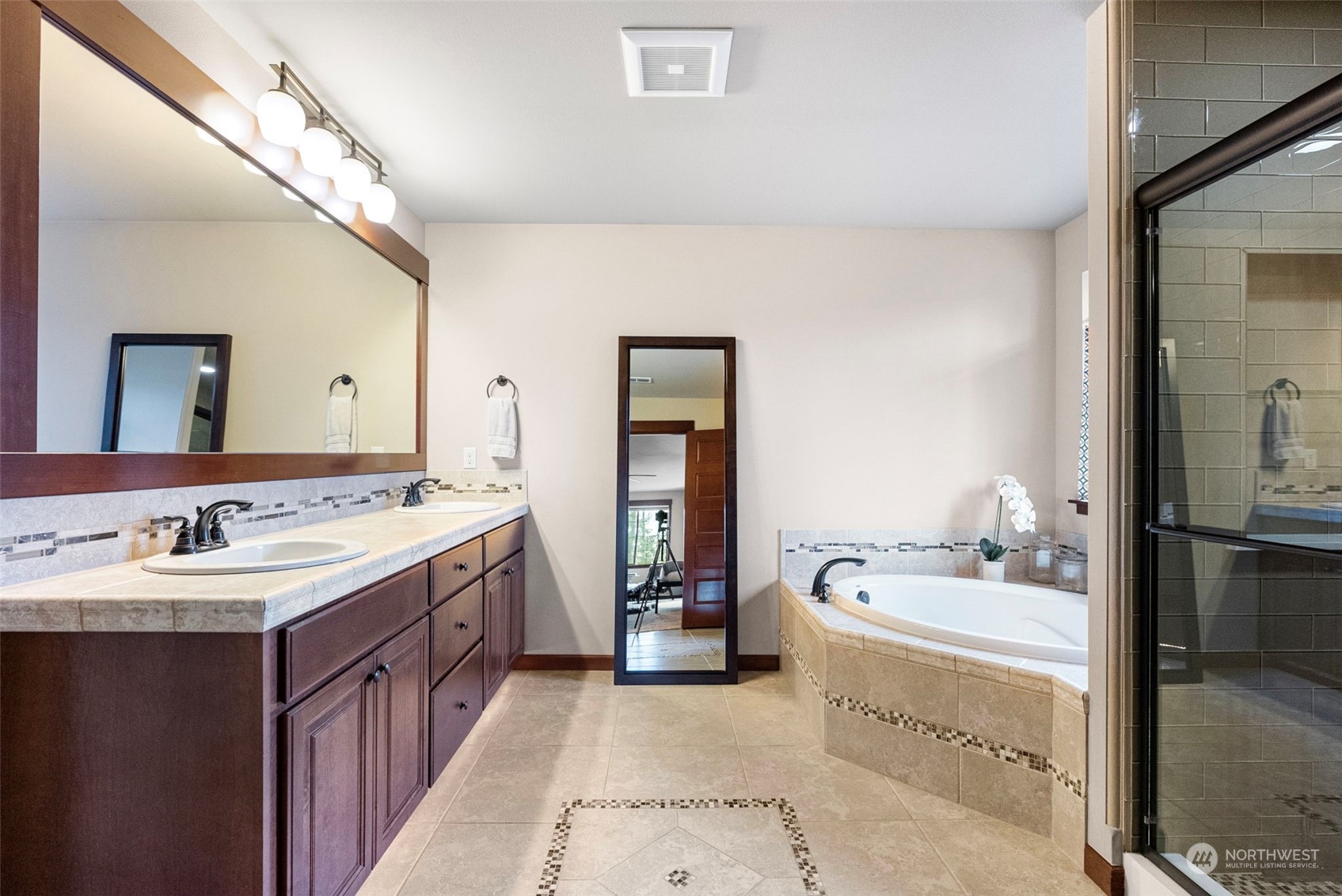 16911 138th Avenue E