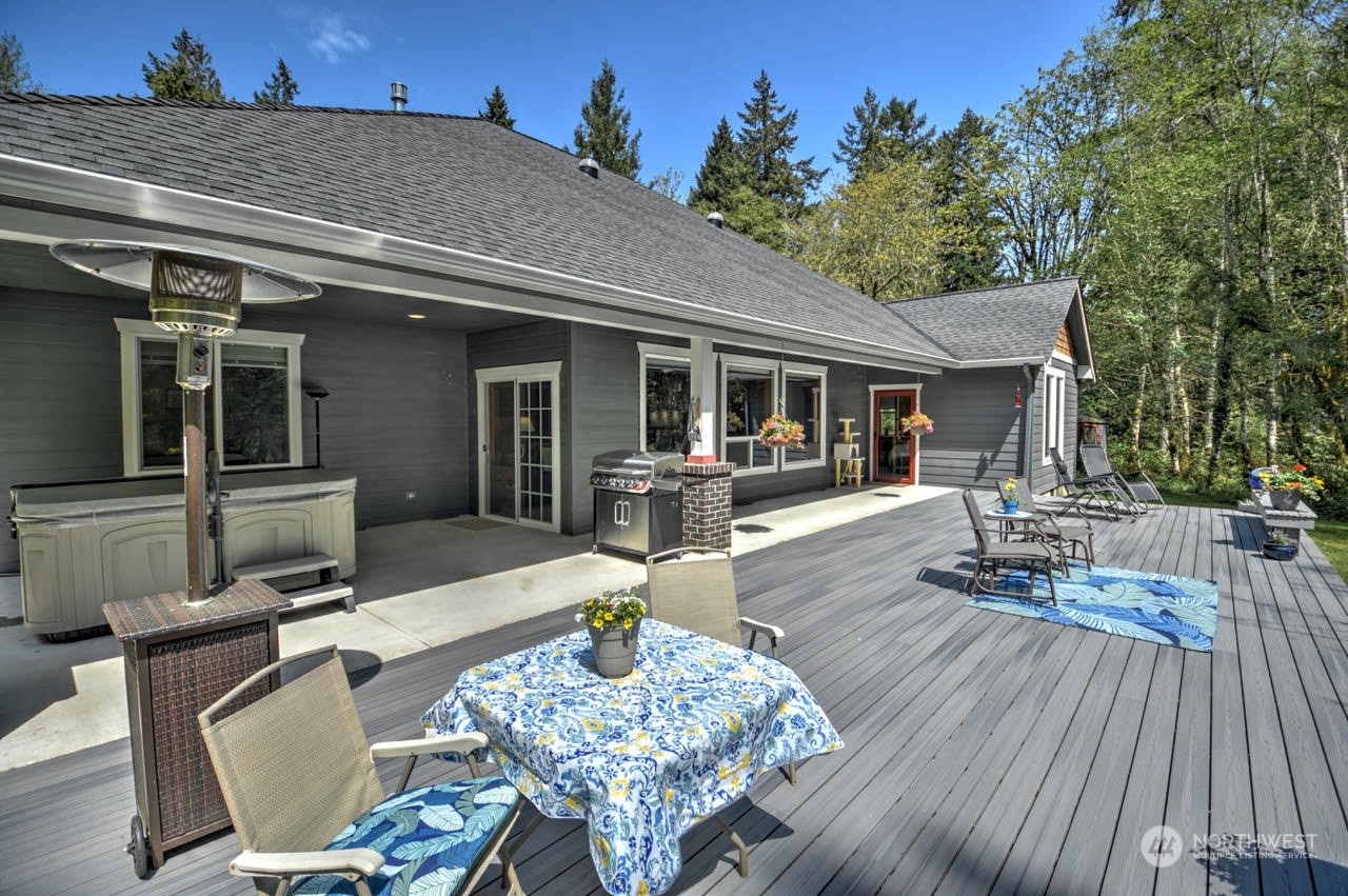 7035 Sandy Point Beach Road NE