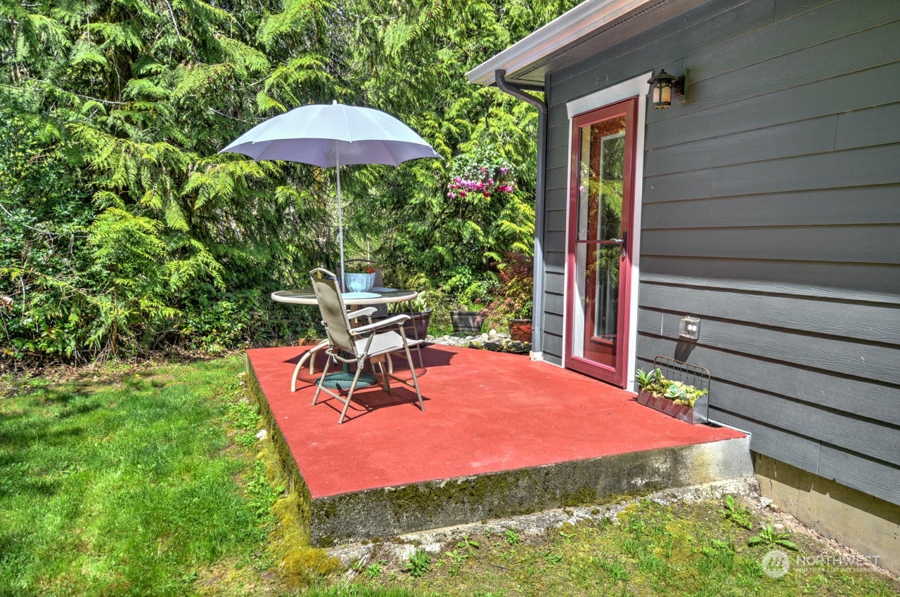 7035 Sandy Point Beach Road NE