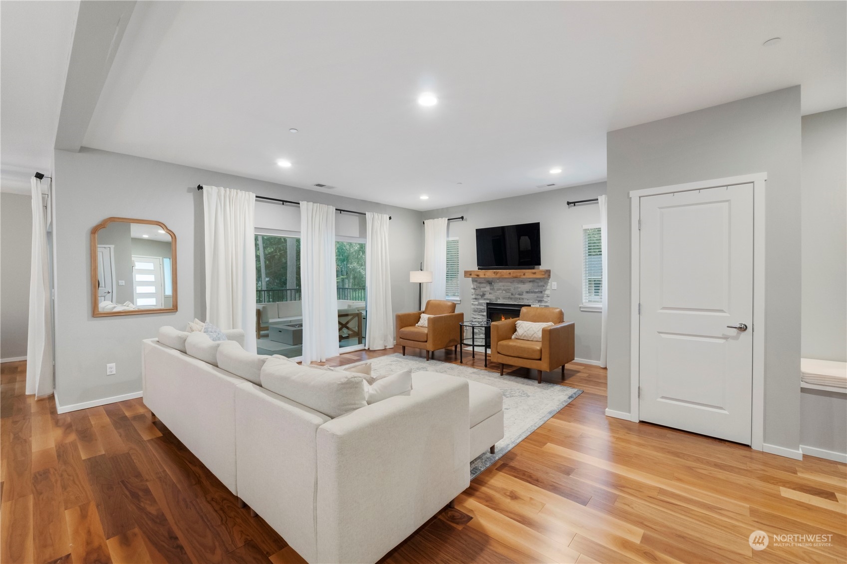 6202 Alameda Avenue W