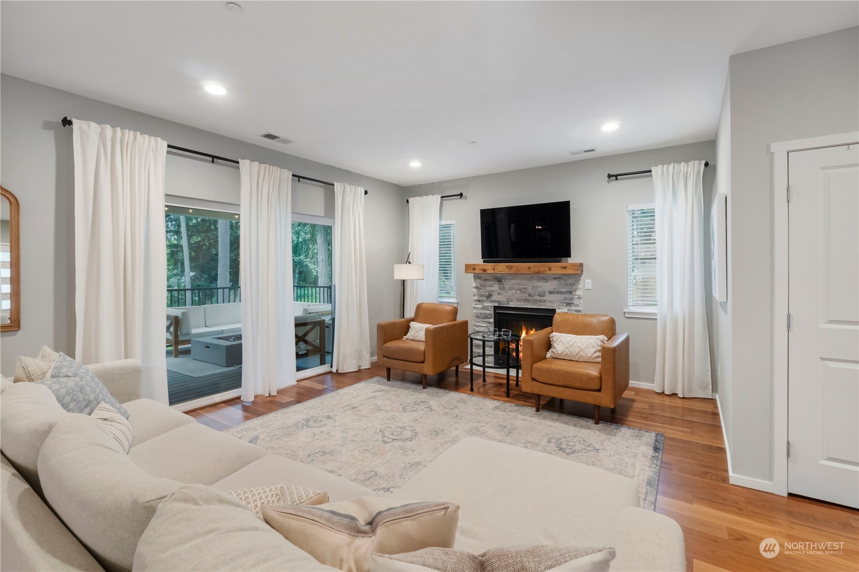 6202 Alameda Avenue W