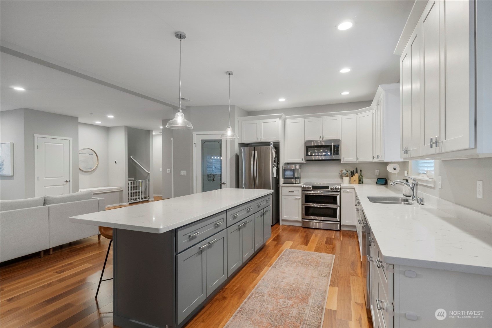 6202 Alameda Avenue W