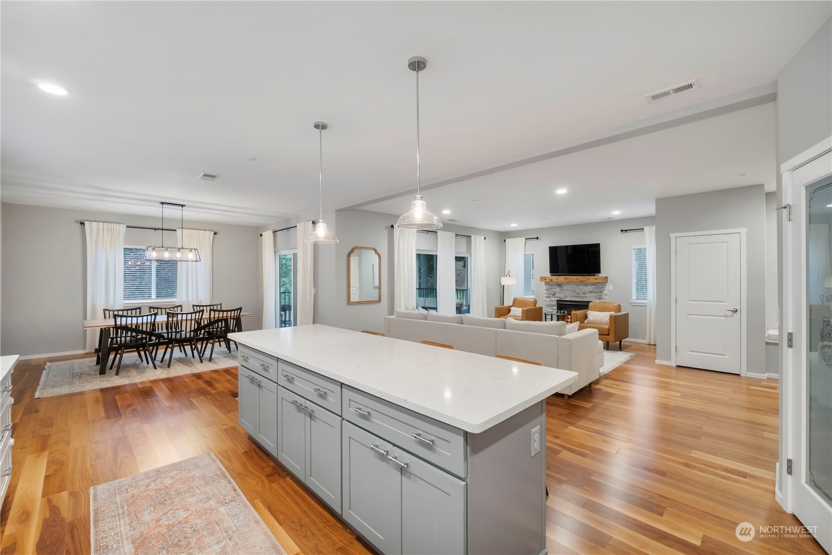 6202 Alameda Avenue W