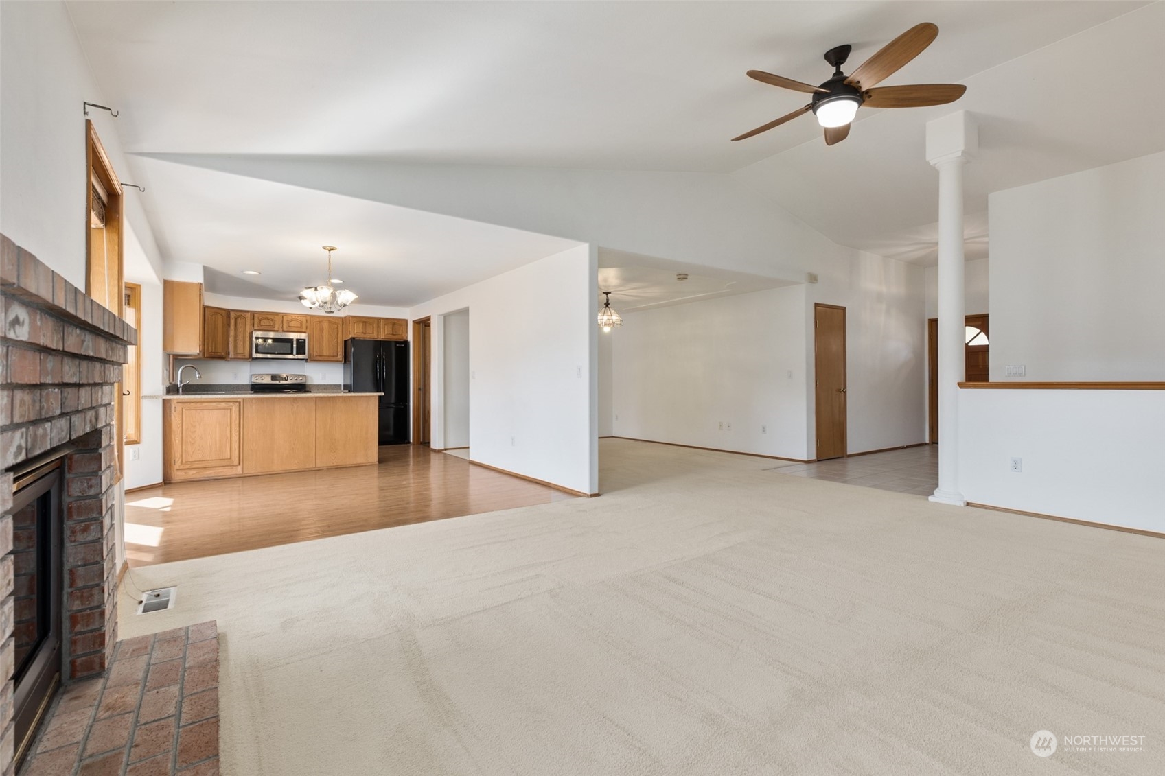 8614 Christa Drive NE