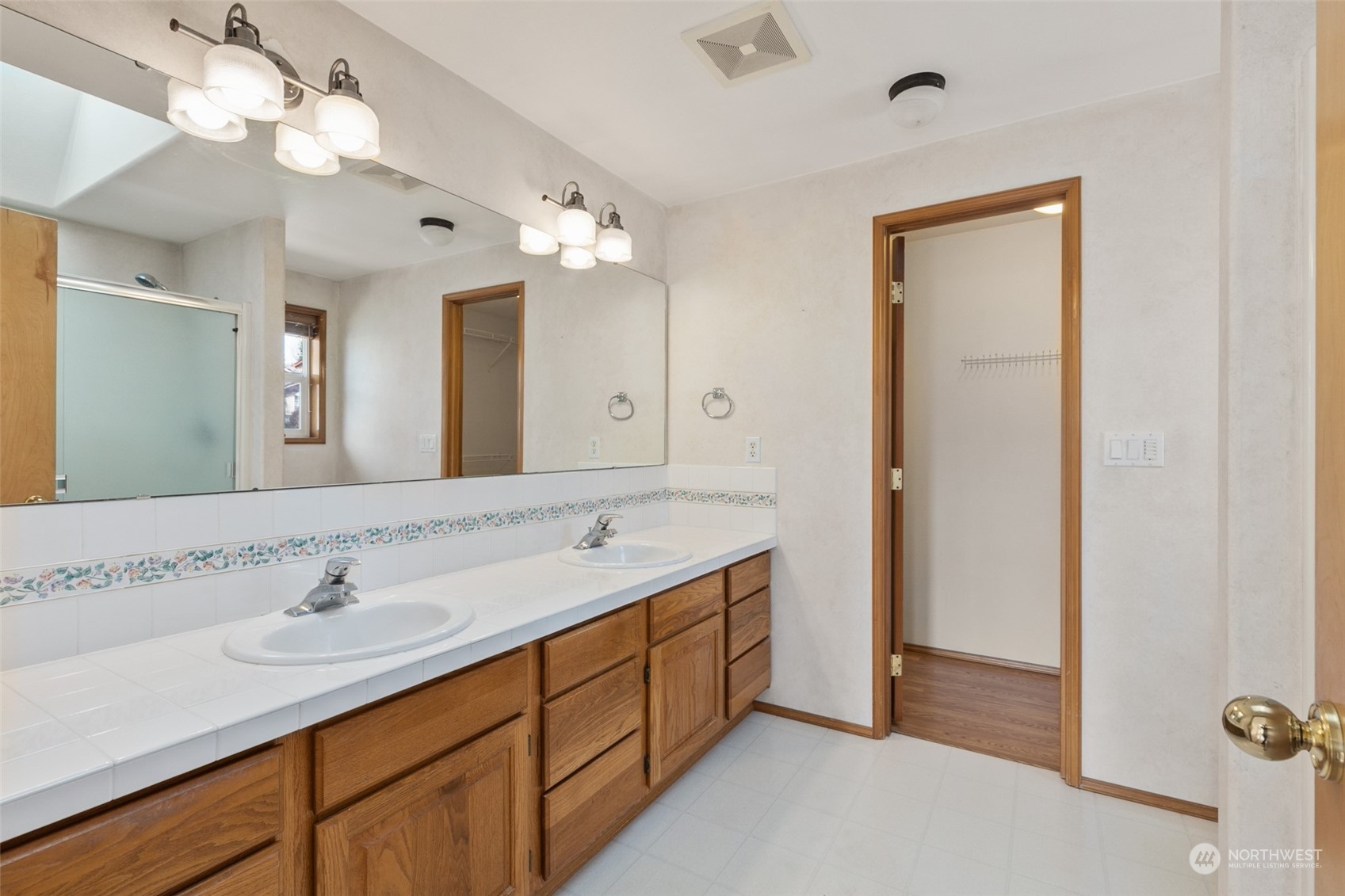 8614 Christa Drive NE