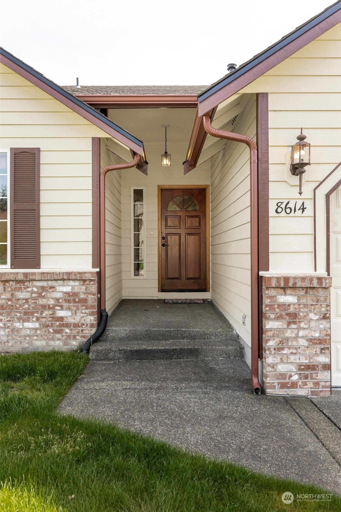 8614 Christa Drive NE