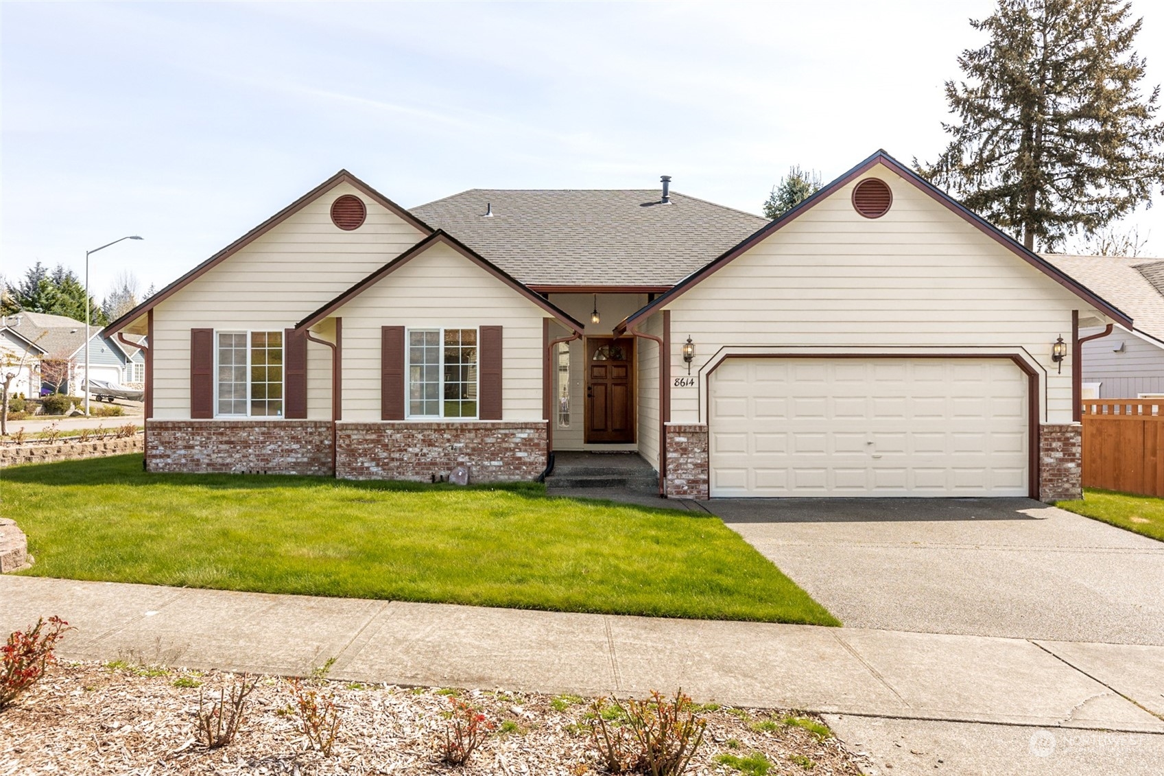 8614 Christa Drive NE