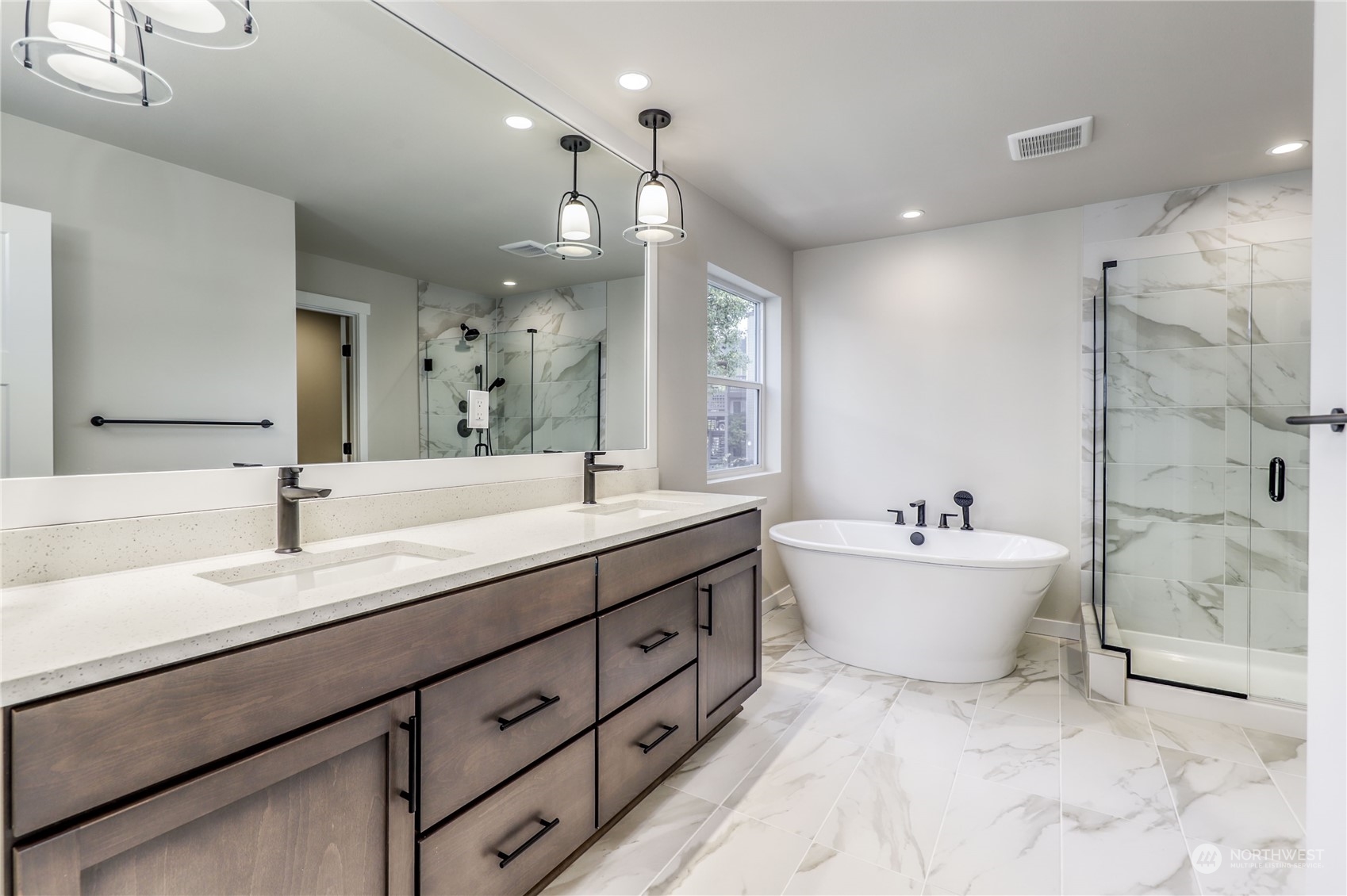 1976 NW Rustling Fir Lane