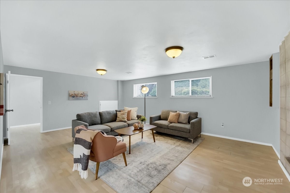 1802 N Skyline Drive