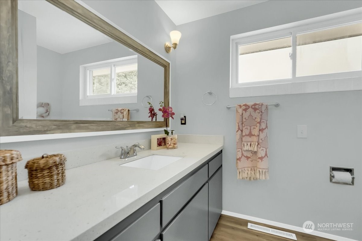 1802 N Skyline Drive