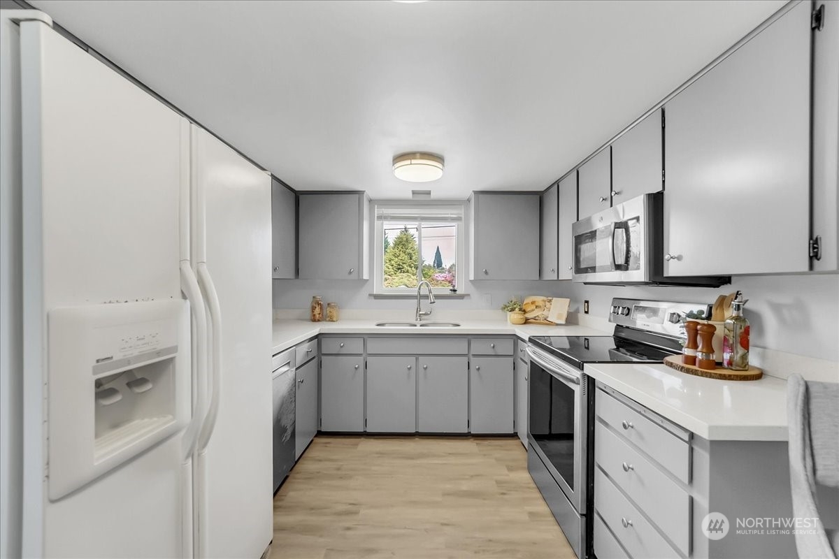 1802 N Skyline Drive