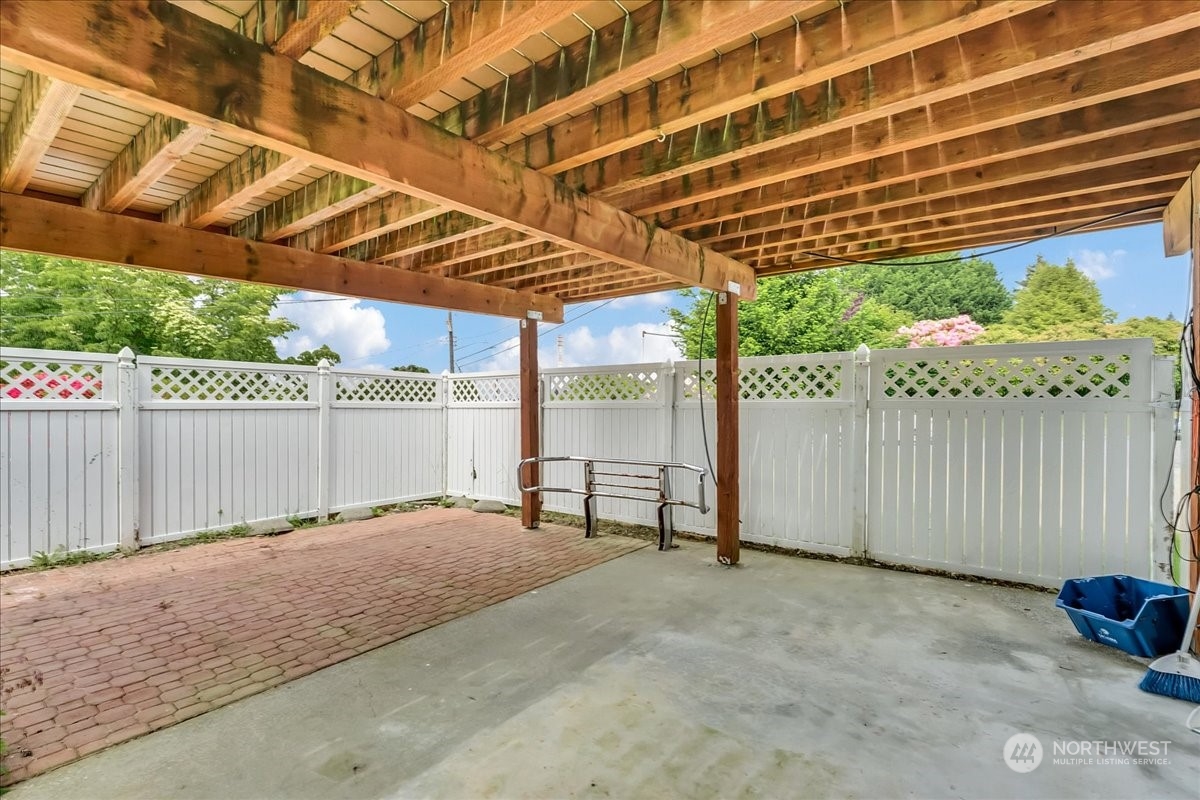 1802 N Skyline Drive