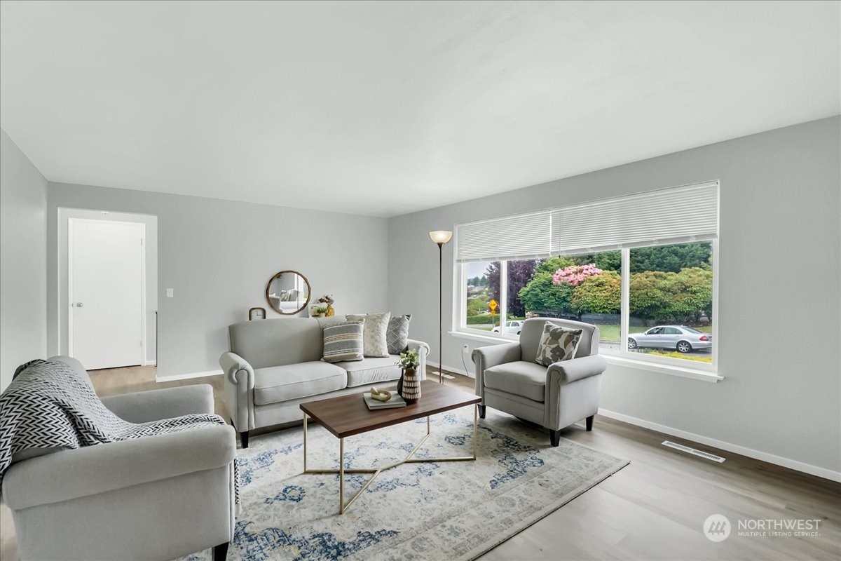 1802 N Skyline Drive