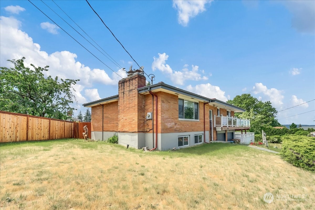 1802 N Skyline Drive