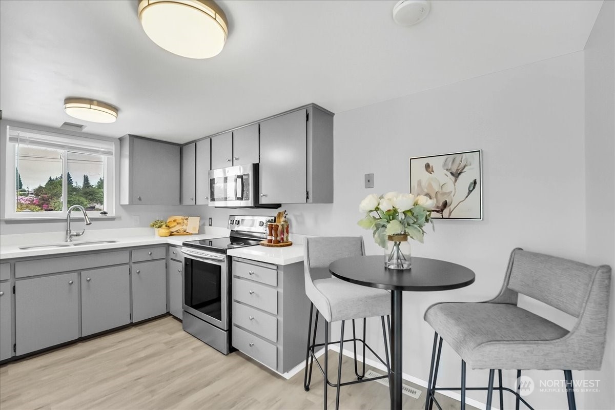 1802 N Skyline Drive