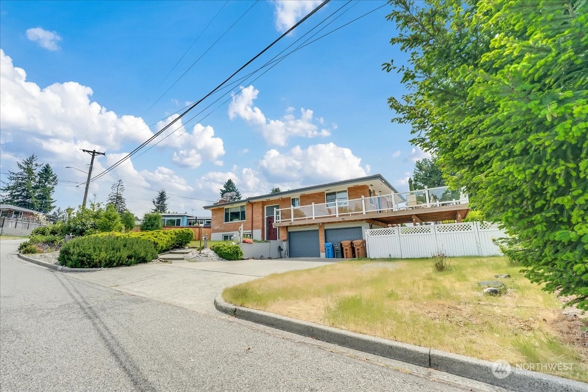 1802 N Skyline Drive