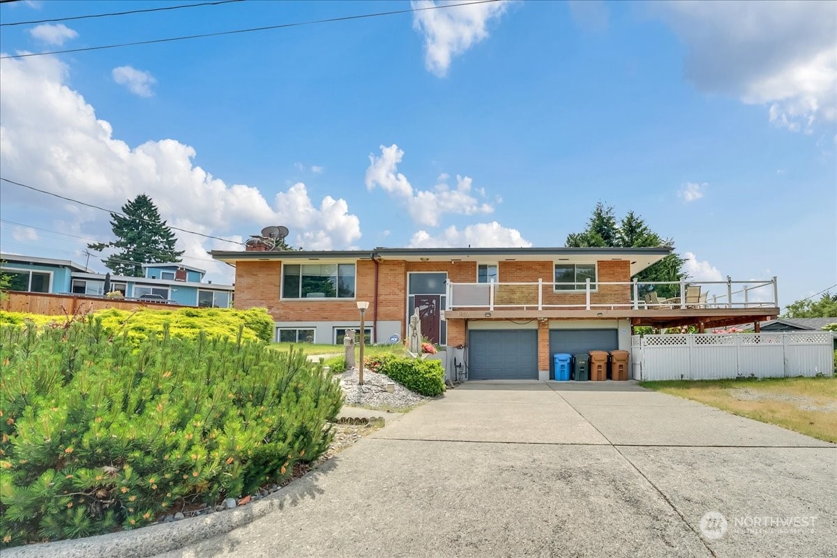 1802 N Skyline Drive