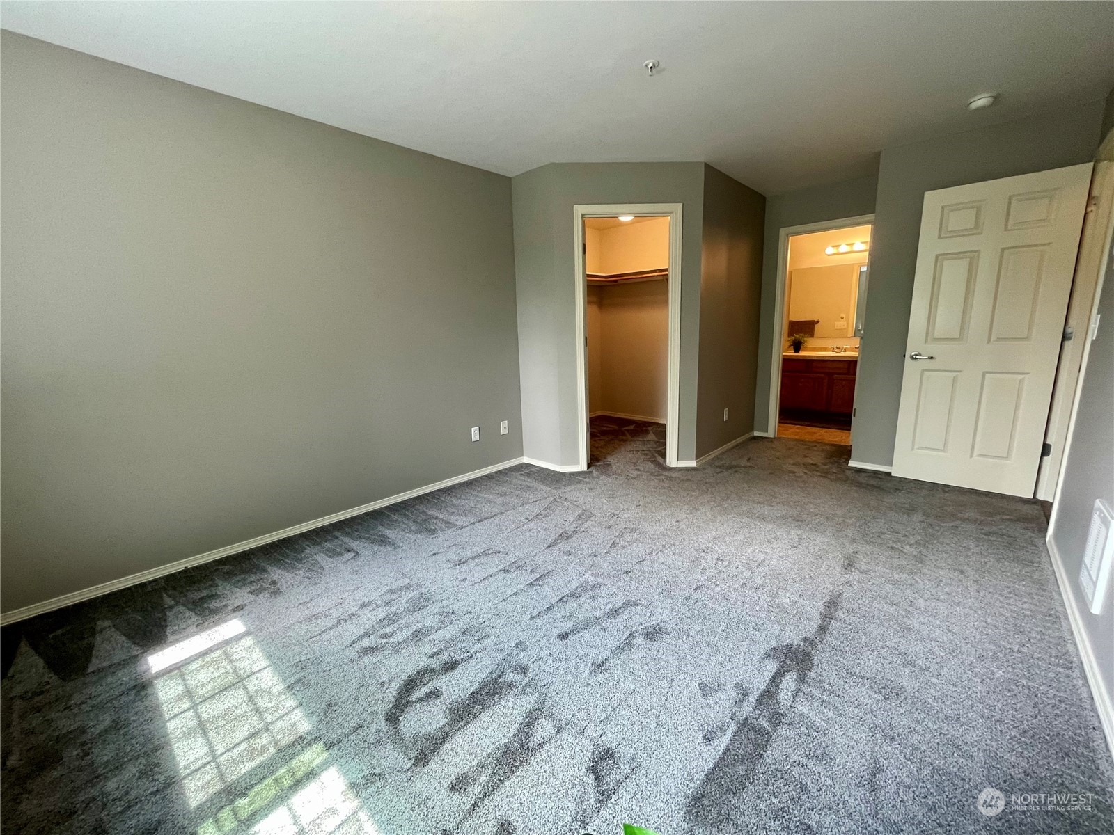 1411 Evergreen Park Drive SW #201