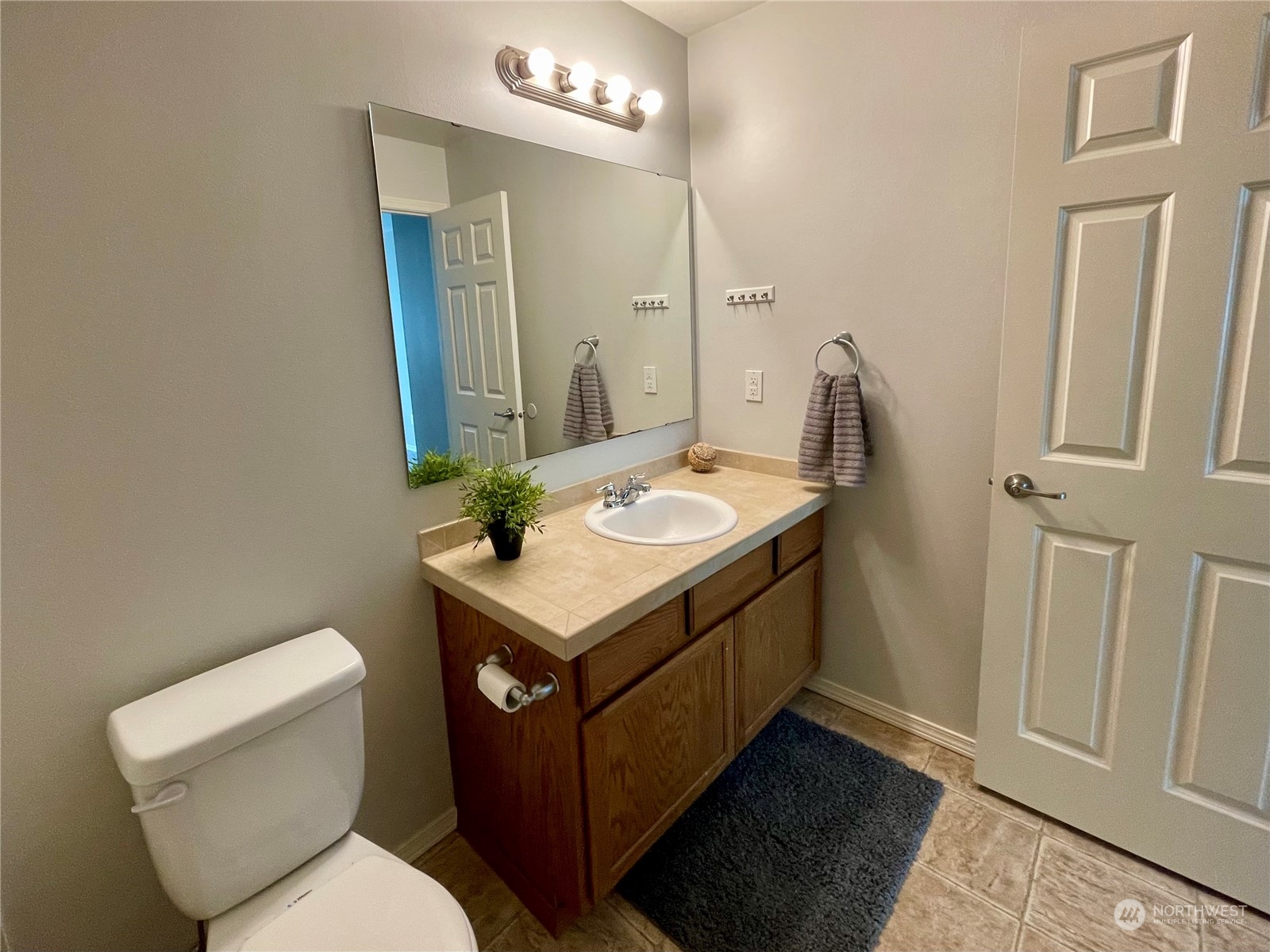 1411 Evergreen Park Drive SW #201