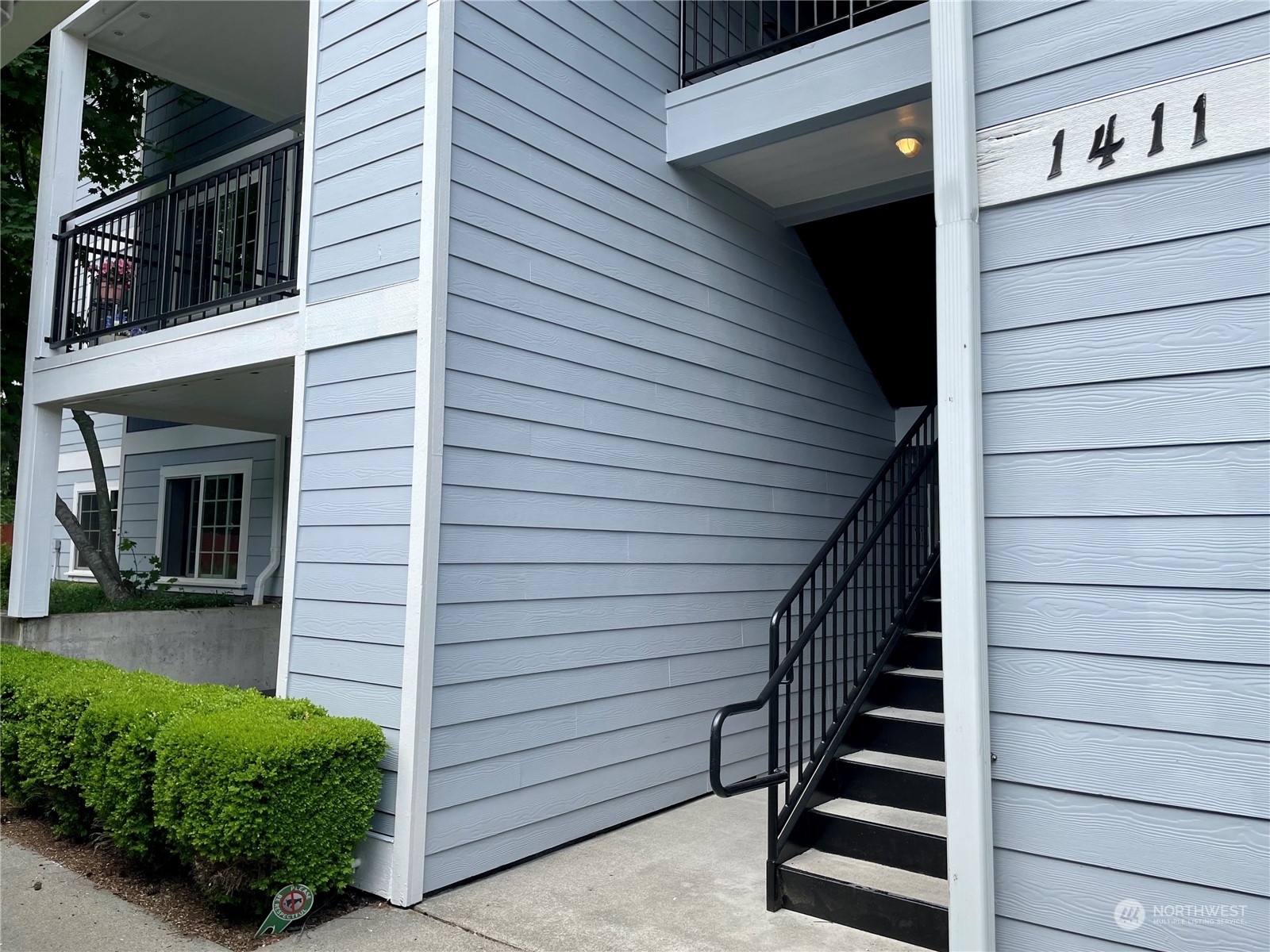 1411 Evergreen Park Drive SW #201