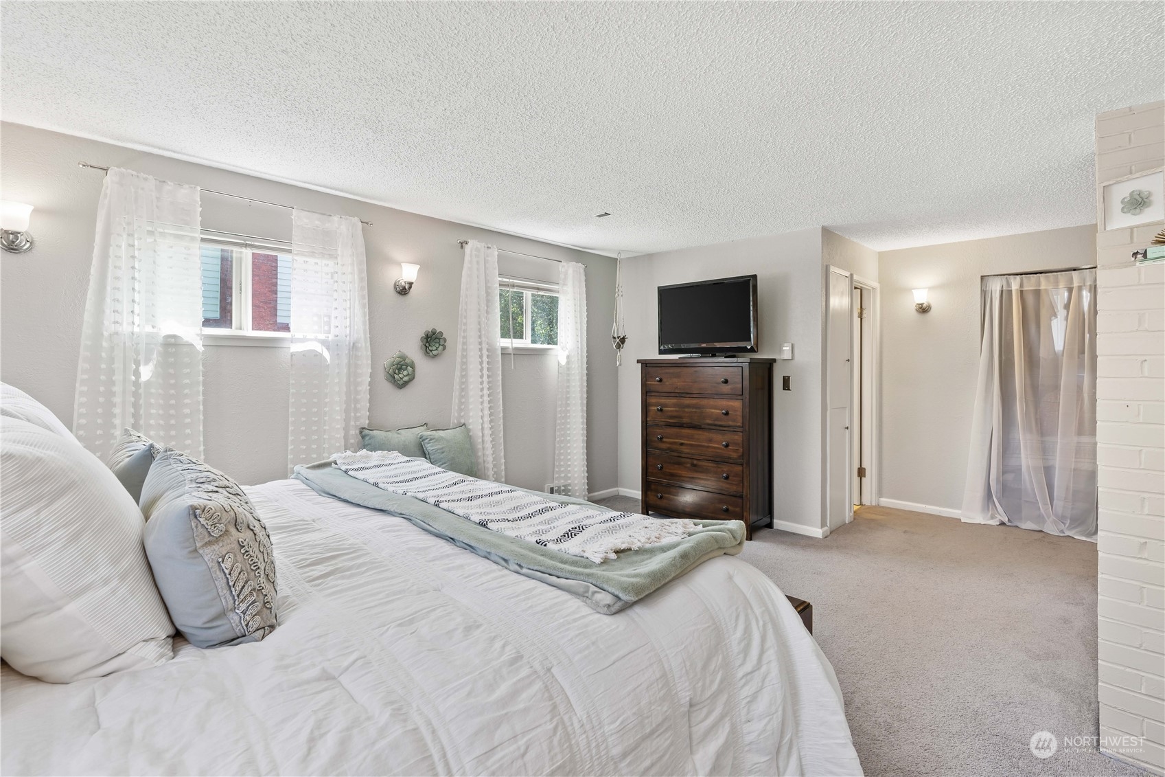 3512 N Ferdinand Street , -4112