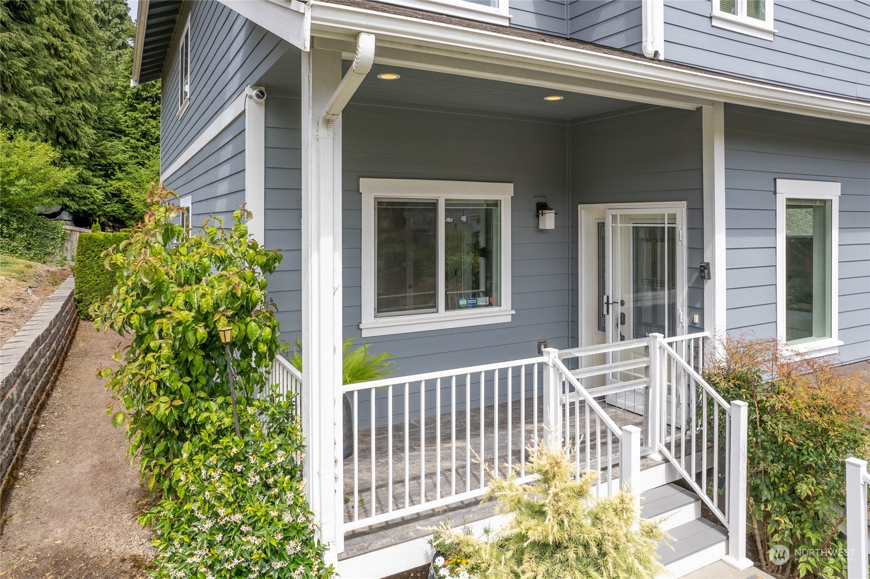 3712 Palisades Place W