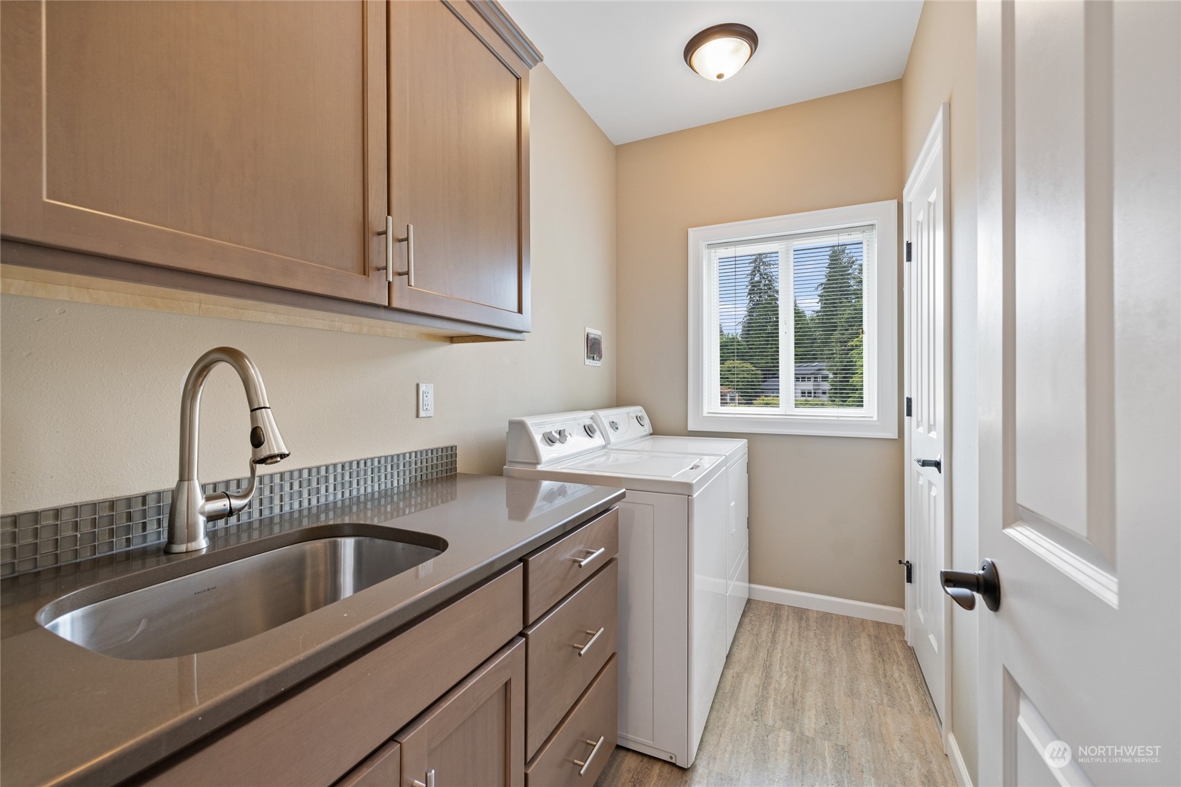 3712 Palisades Place W