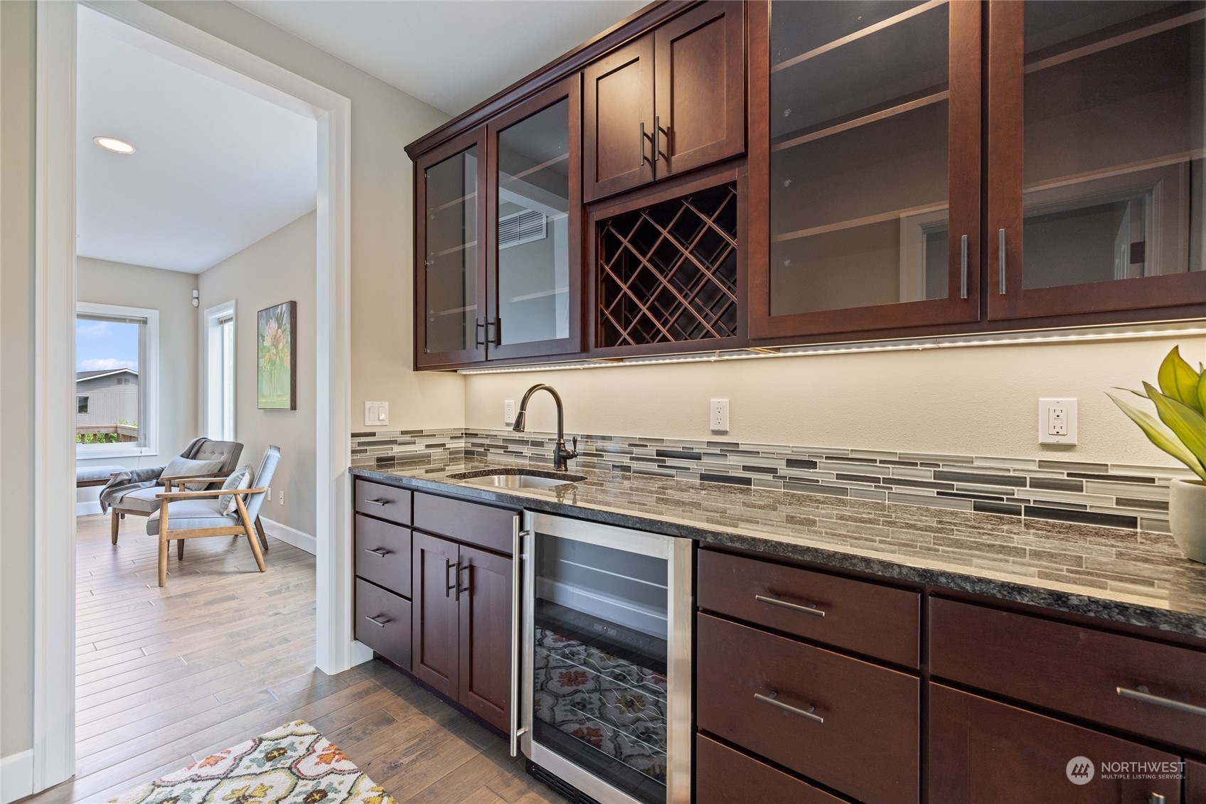 3712 Palisades Place W